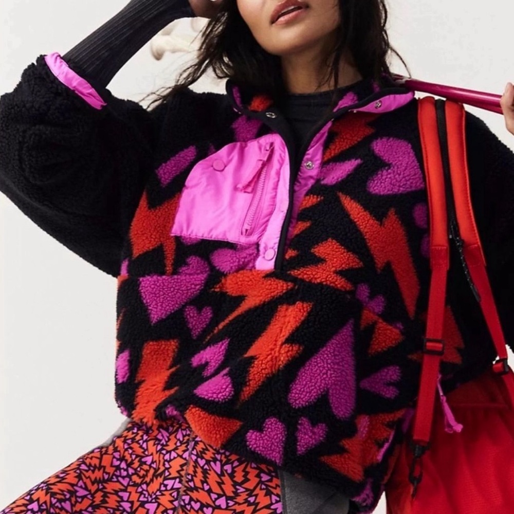 Free People Hit The Slopes Printed jacket
New w/out tags XS